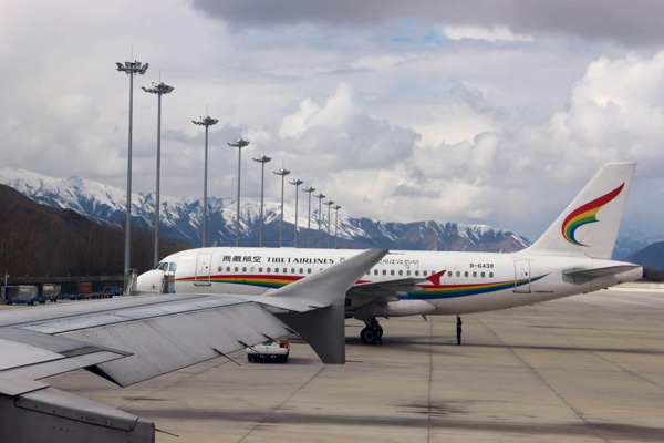 Planes on Lhasa Kongga International Airport