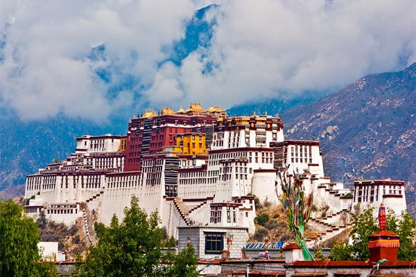 Potola Palace in Lhasa