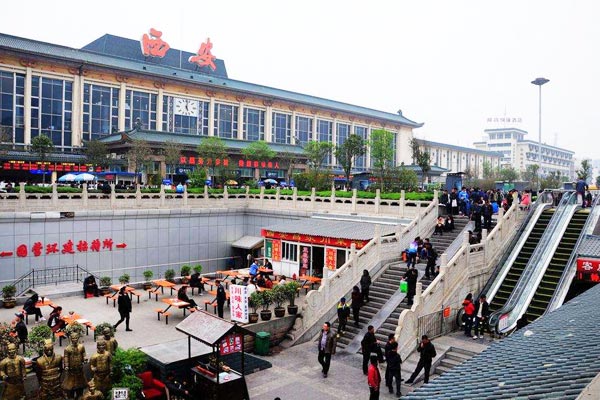 The square in front of Xi'an Railway Station The square in front of Xi'an Railway Station