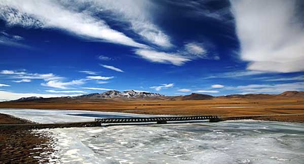 Amazing landscapes along Qinghai-Tibet Railway