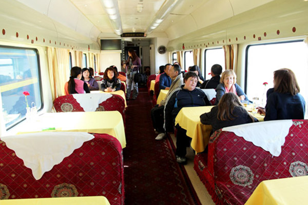  Dining car on Tibet trains 