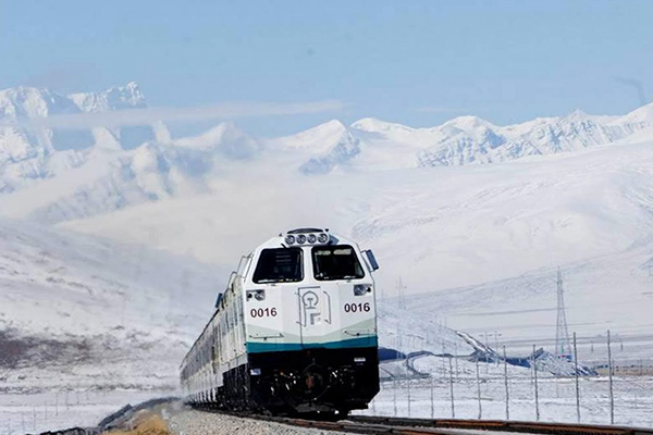  Specially designed Tibet trains running on Qinghai-Tibet Railway 