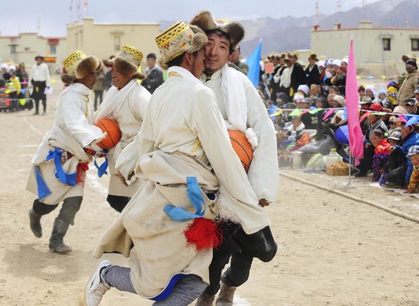 Sports Meeting Held in Tibetan Village