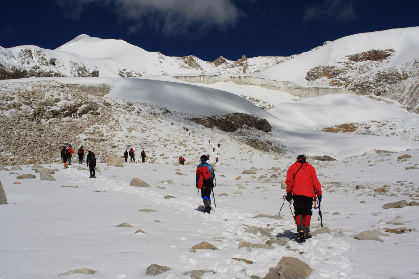 Tibet Receives 73 Foreign Mountaineering Groups Last Year