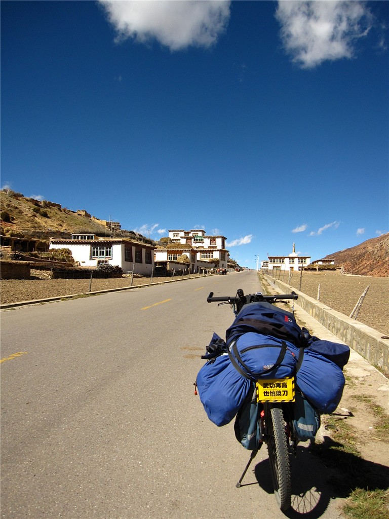 Young Man from Northern China Cycles to Tibet