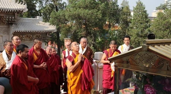 Photo shows the 11th Panchen Lama pays homage to the 6th Panchen Lama by prostrating three times to this pagoda where the clothes of the 6th Panchen Lama was burried and consecrated.