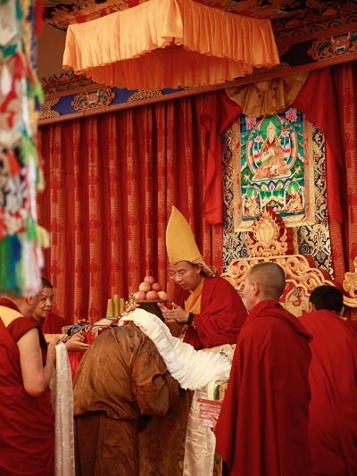 The awarded monks with "Tho Ram Pa" degree and "Nzhing Ram Ba" degree  pay homage to the 11th Panchen Lama on May 18.