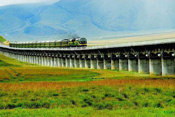 Scenery along Guangzhou-Lhasa Train