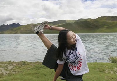 Traveler photo: Practicing yoga on the green grassland along Yamdrok Lake. (August 2020)