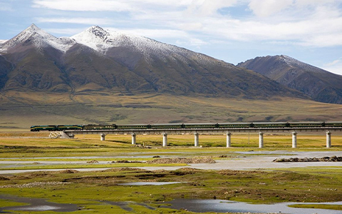 When is the Best Time to Take a Tibet Train Tour: Seasonal Guide for 2025/2026