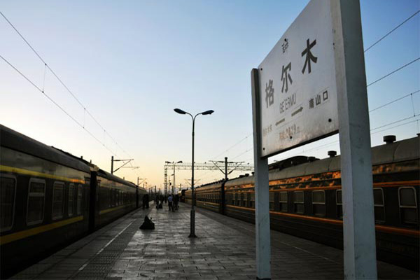 Golmud Railway Station Platform