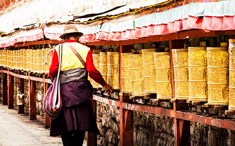 7 Days Central Tibet Culture Small Group Tour with Qinghai-Tibet Train Experience