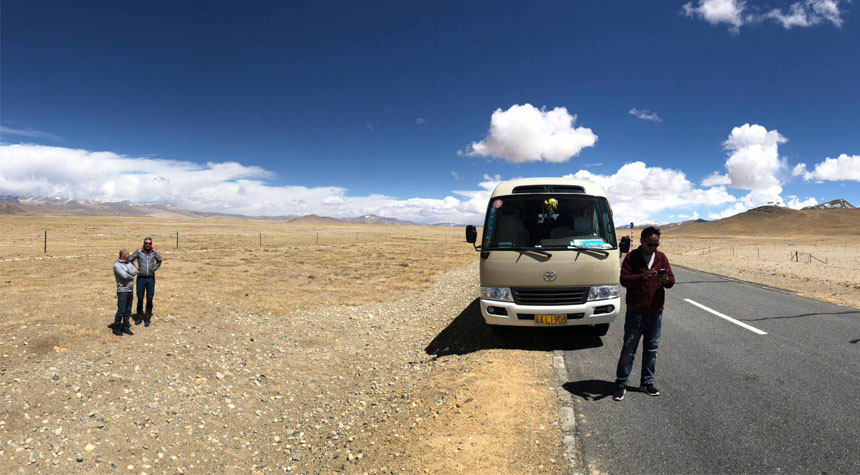 Make a stop while traveling overland from Lhasa to Kathmandu
