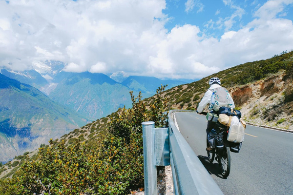 Lhasa to Nyingchi by Bike Lhasa to Nyingchi by Bike