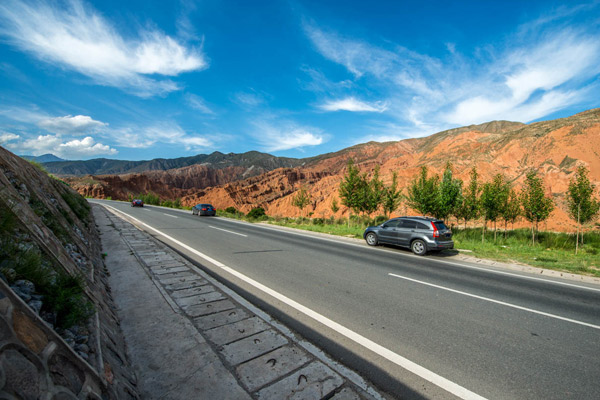 Travel overland from Xining to Tibet via Qinghai Tibet Highway