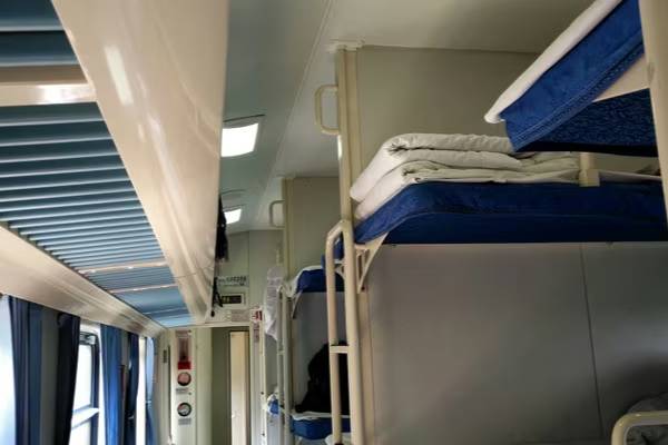The long rack above the aisle