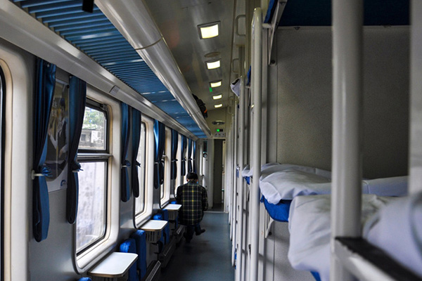  Hard sleeper on Tibet train 