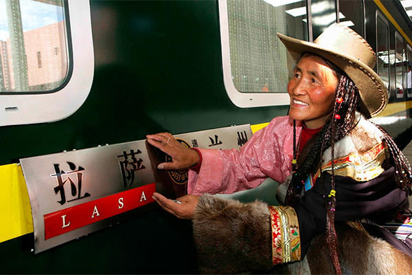 Tibetan people take the Tibet Train Tibetan people take the Tibet Train