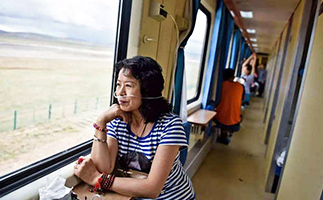 A passenger is using oxygen supply in Tibet train