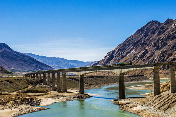 Travel from Xining to Lhasa by train