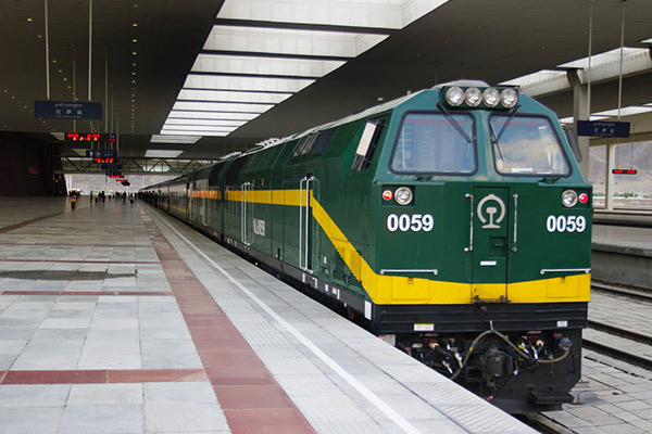  Train from Xining to Lhasa 