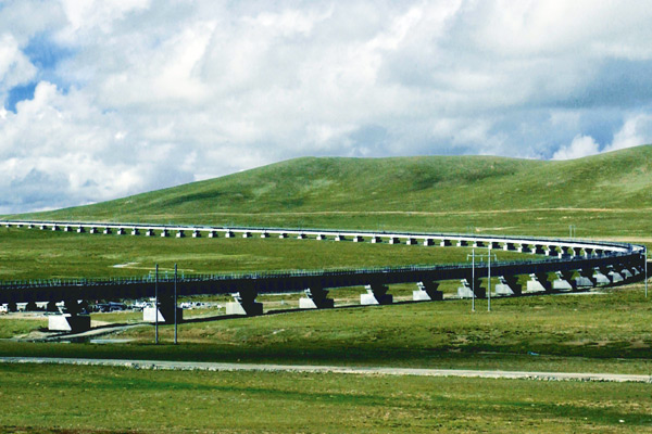 Breathtaking scenery along Qinghai Tibet Railway