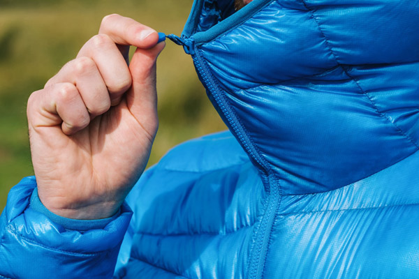 Wear down jacket to keep warm in Saga