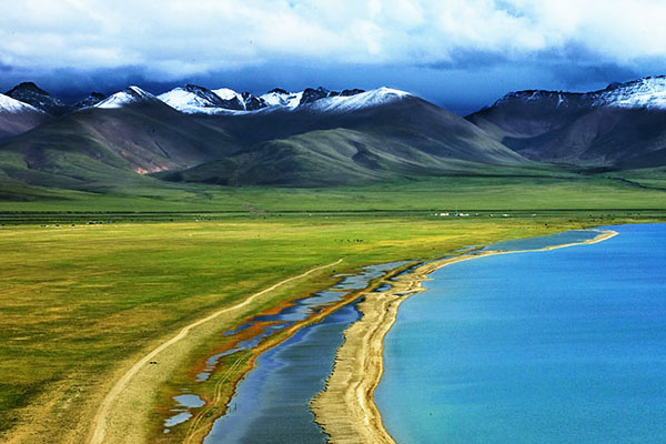Spring in Lake Namtso