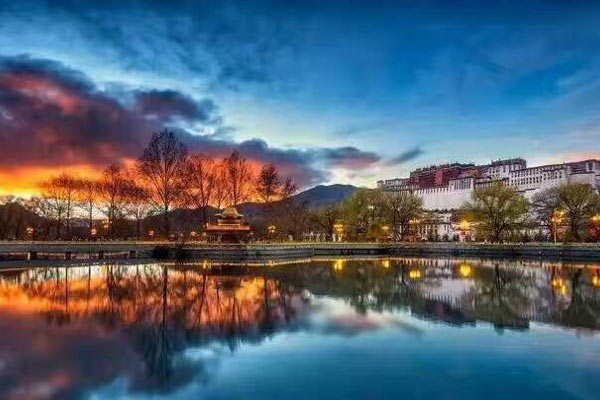  Potala Palace 