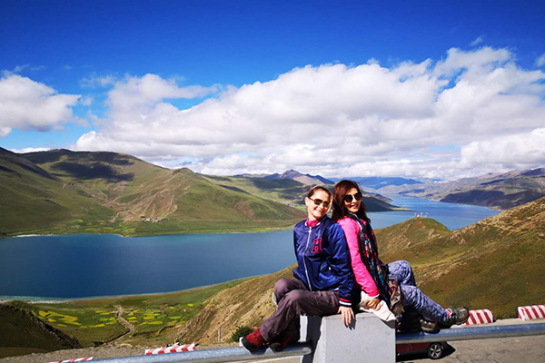  Pass by Yamdrok Lake 