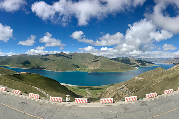  Yamdrok Lake 