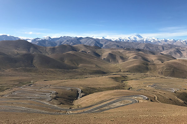  Winding Road to Everest Base Camp 