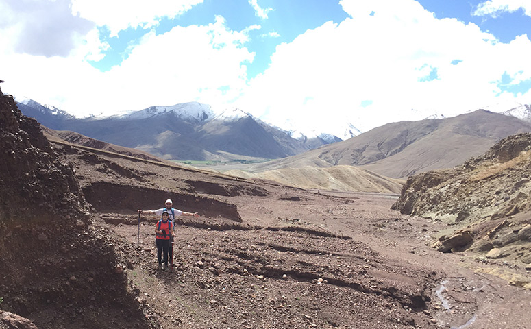  Enjoying a meaningful Tibet trekking trip with loved ones!