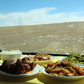 Dishes on Tibet Train